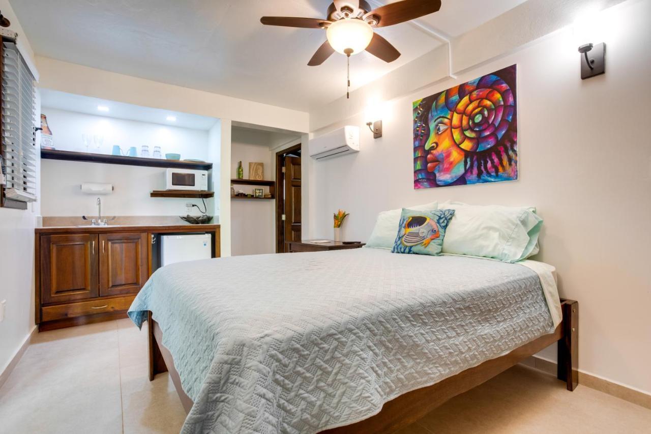 Driftwood Gardens Guesthouse Placencia Luaran gambar