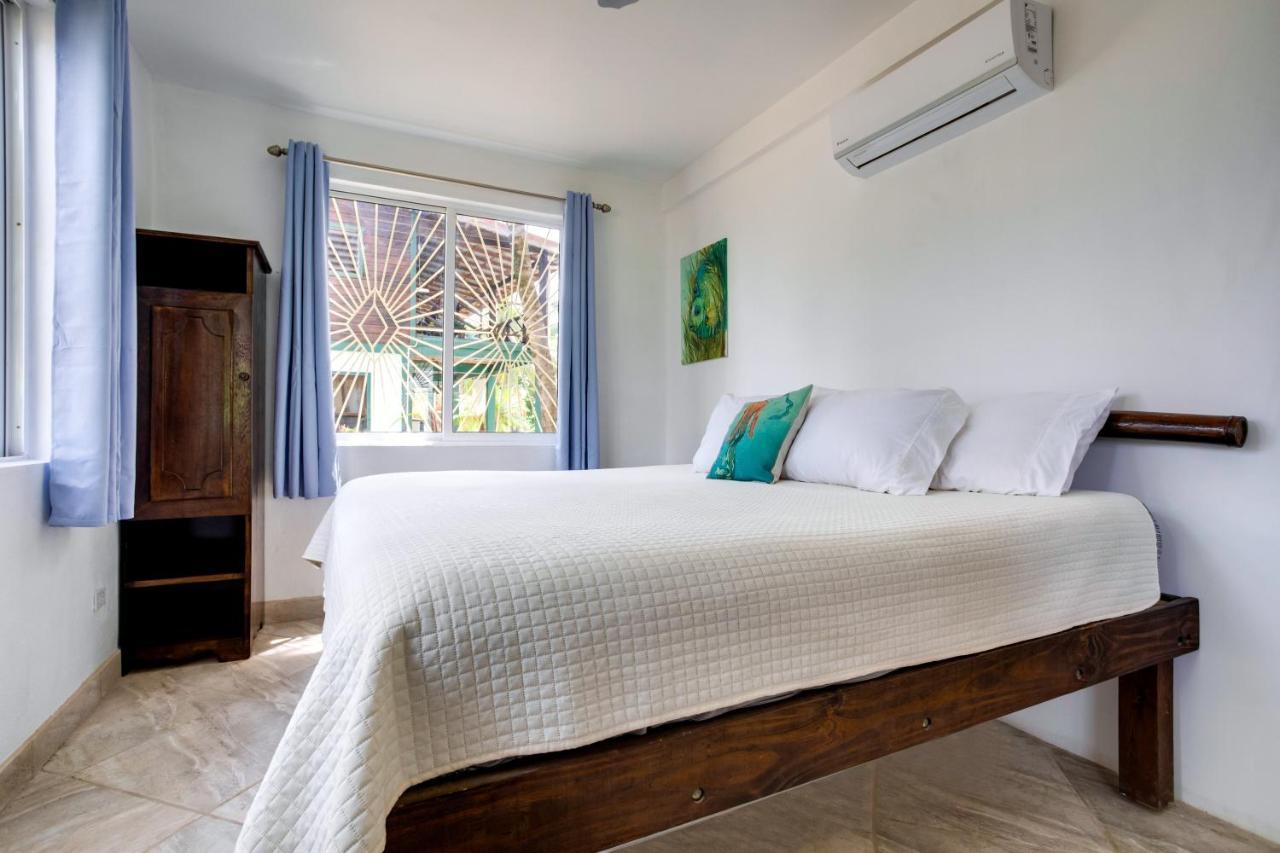 Driftwood Gardens Guesthouse Placencia Luaran gambar
