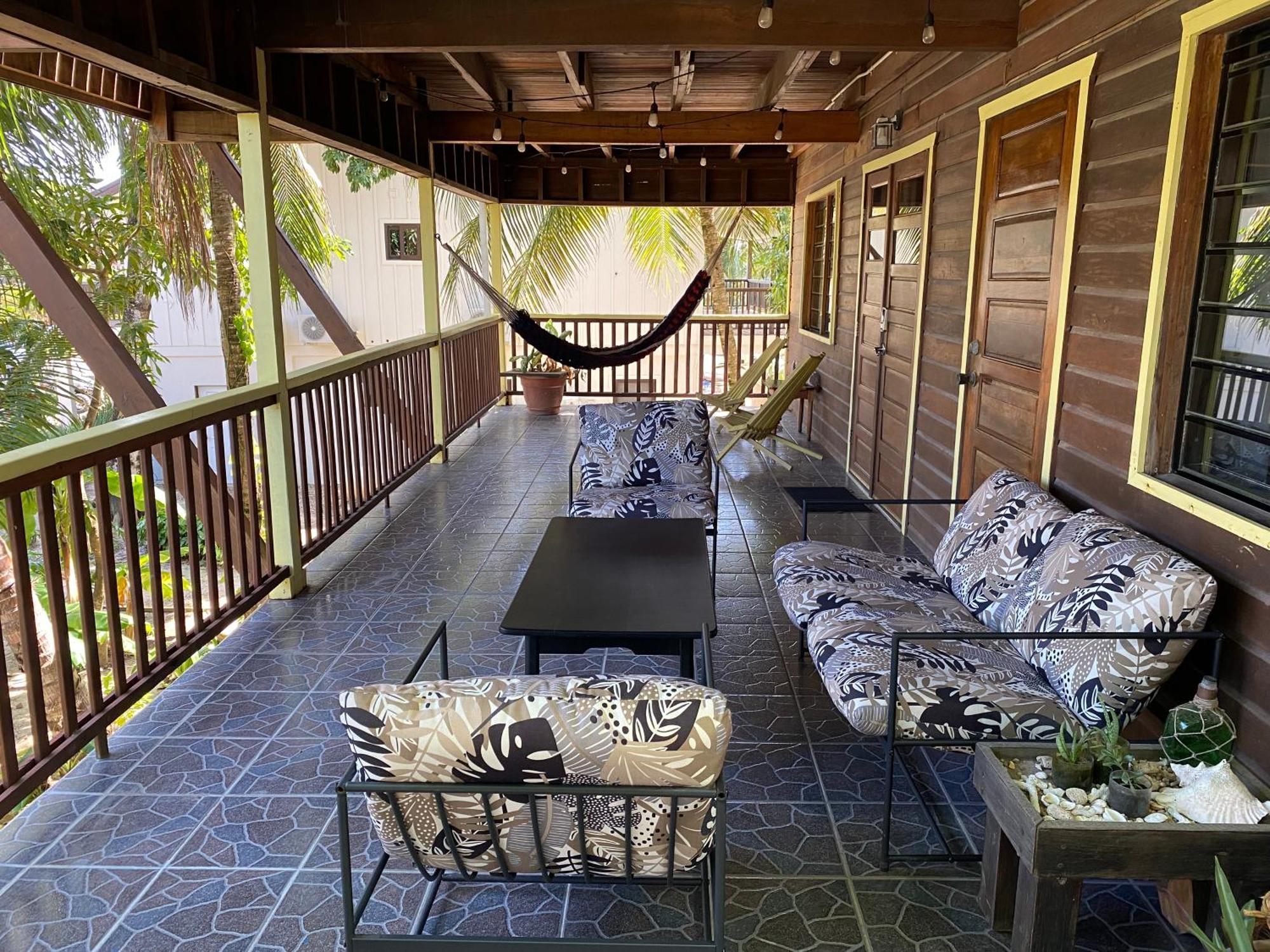 Driftwood Gardens Guesthouse Placencia Luaran gambar