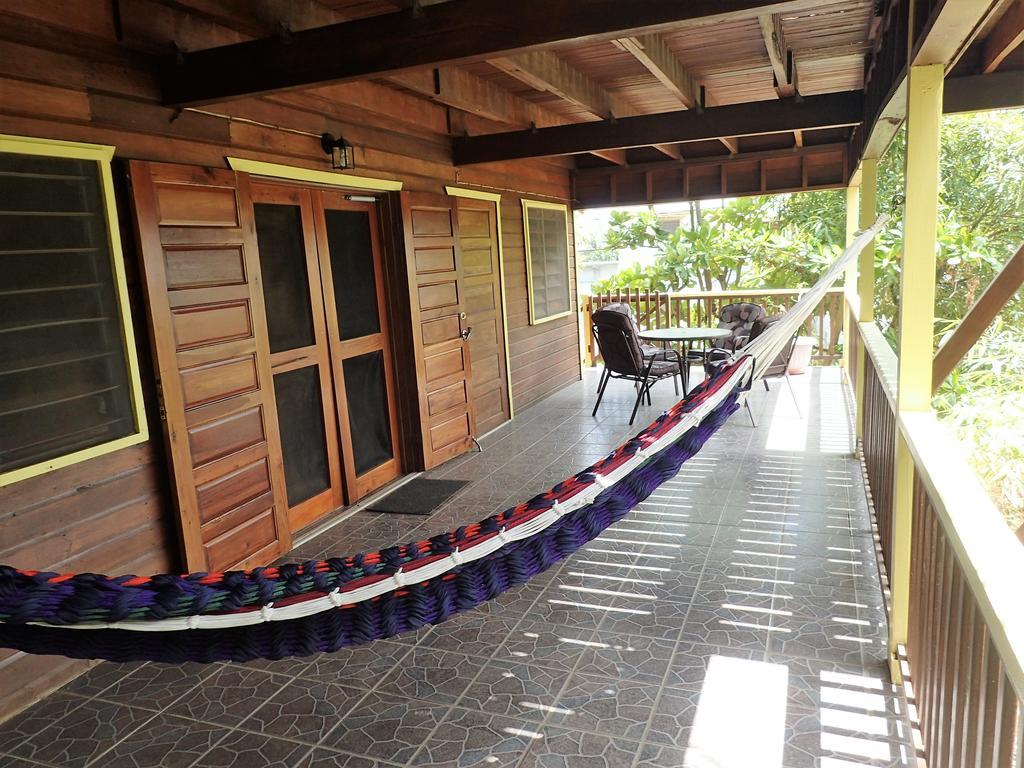 Driftwood Gardens Guesthouse Placencia Luaran gambar
